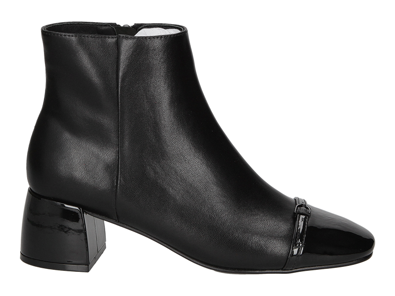 Jeannot Boot With Heel Black
