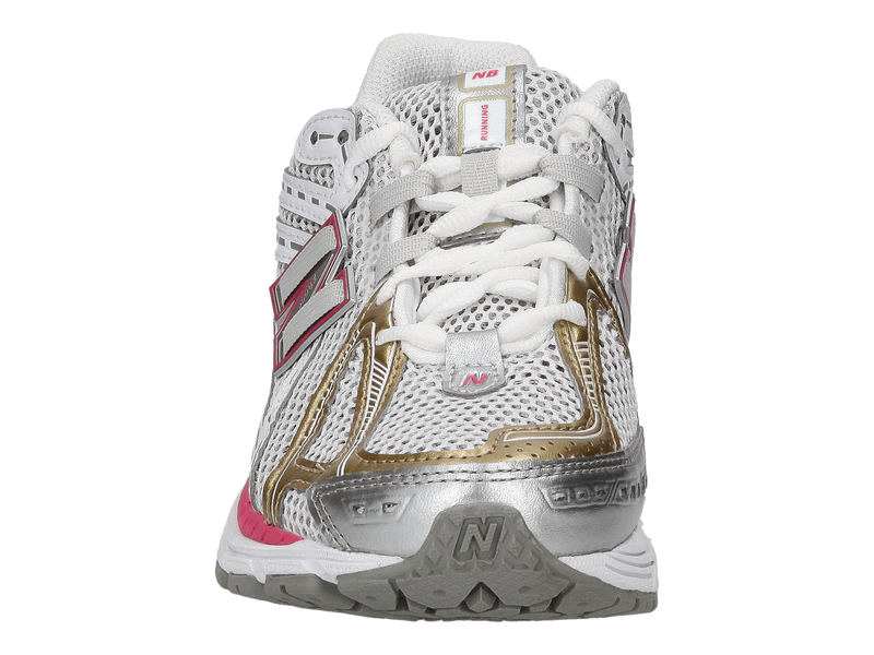 Voir le produit 'New Balance Baskets Argent' (en anglais) New Balance Baskets Argent