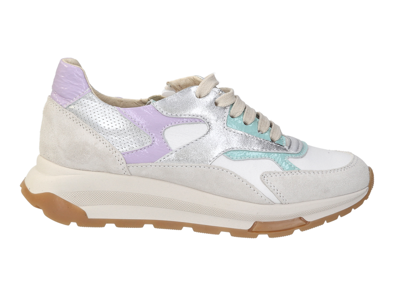 Voir le produit 'Banaline Baskets Argent' (en anglais) Banaline Baskets Argent