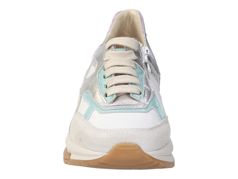 Voir le produit 'Banaline Baskets Argent' (en anglais) Banaline Baskets Argent