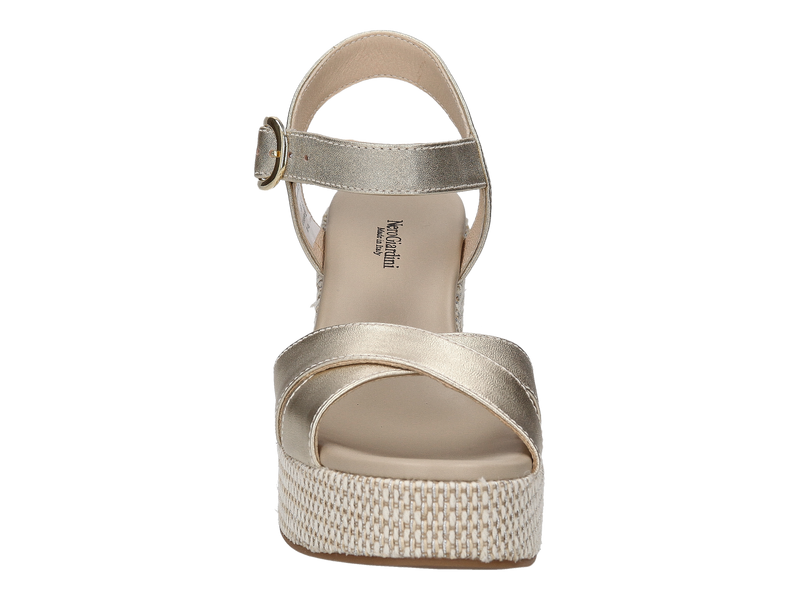 Voir le produit 'Nero Giardini Sandales Or' (en anglais) Nero Giardini Sandales Or