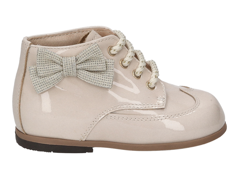 Bekijk product 'Beberlis Veterschoenen Off White' Beberlis Veterschoenen Off White
