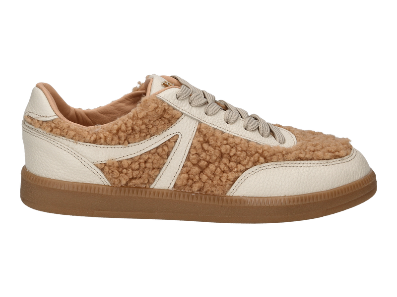 Voir le produit 'Babouche Baskets Beige' (en anglais) Babouche Baskets Beige