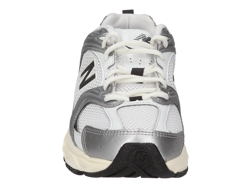 Voir le produit 'New Balance Baskets Argent' (en anglais) New Balance Baskets Argent