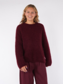 Black Rose pulls bordeaux