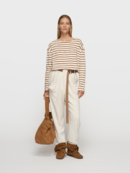 10 Days pulls off white