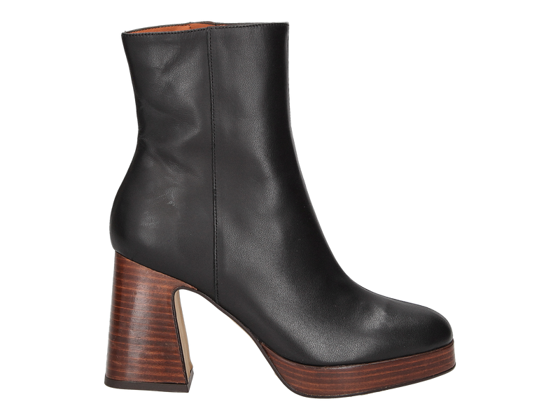 Voir le produit 'Angel Alarcon Bottines Noir' (en anglais) Angel Alarcon Bottines Noir
