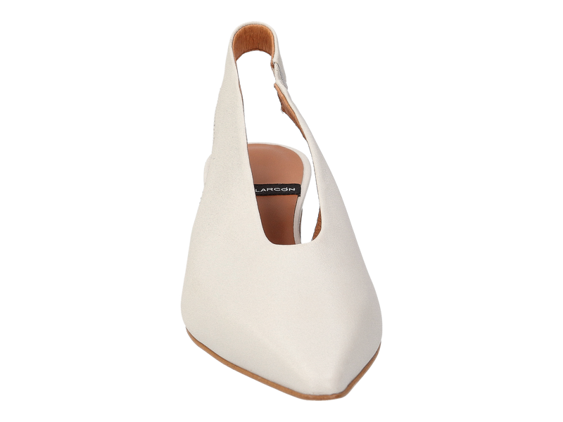 Angel Alarcon Slings Off White