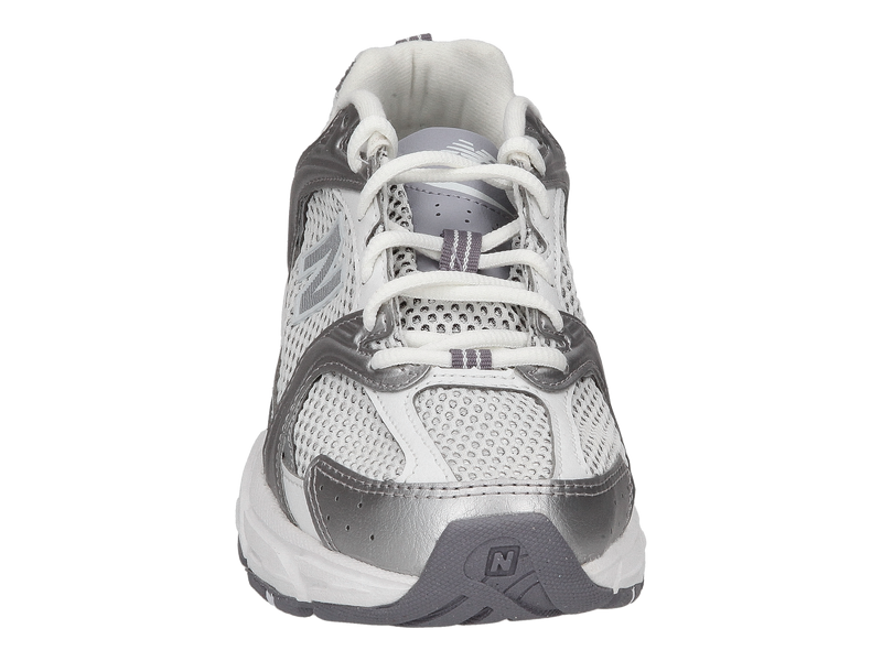 Voir le produit 'New Balance Baskets Argent' (en anglais) New Balance Baskets Argent