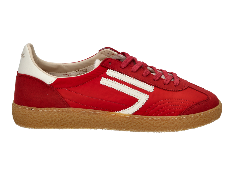 Voir le produit 'Puraai Baskets Rouge' (en anglais) Puraai Baskets Rouge
