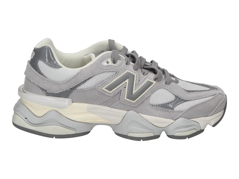 Voir le produit 'New Balance Baskets Gris' (en anglais) New Balance Baskets Gris