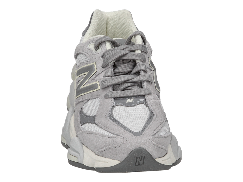 Voir le produit 'New Balance Baskets Gris' (en anglais) New Balance Baskets Gris