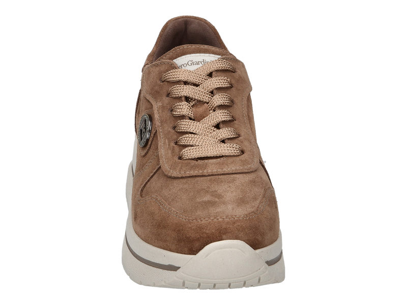 Voir le produit 'Nero Giardini Baskets Taupe' (en anglais) Nero Giardini Baskets Taupe