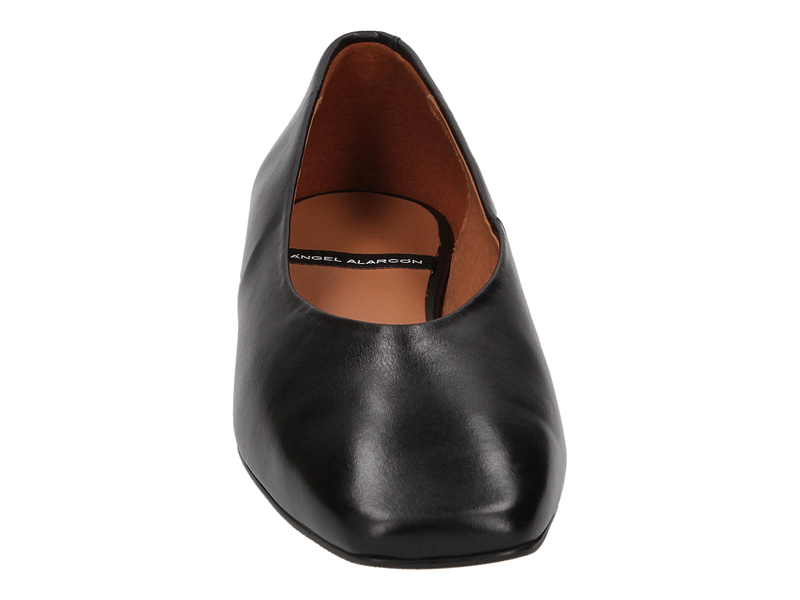 Voir le produit 'Angel Alarcon Ballerines Noir' (en anglais) Angel Alarcon Ballerines Noir