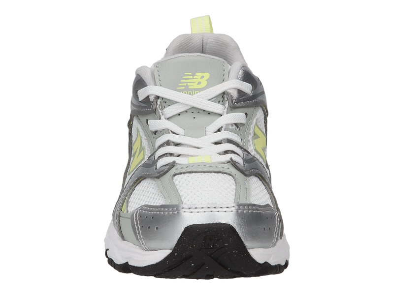 Voir le produit 'New Balance Baskets Argent' (en anglais) New Balance Baskets Argent