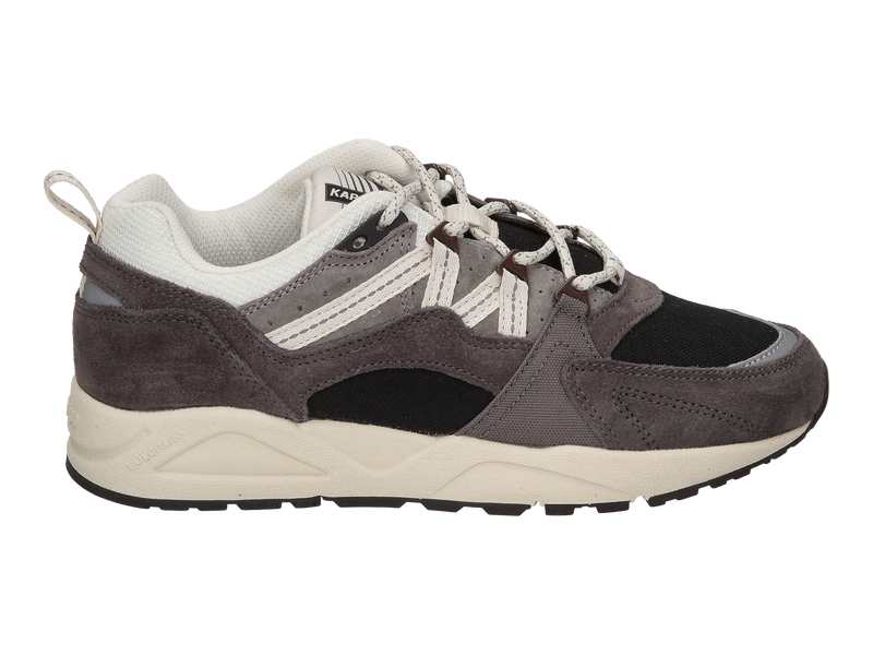 Voir le produit 'Karhu Baskets Gris' (en anglais) Karhu Baskets Gris