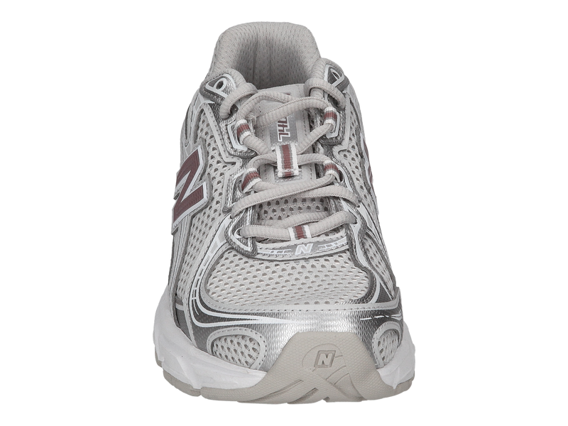Voir le produit 'New Balance Baskets Argent' (en anglais) New Balance Baskets Argent