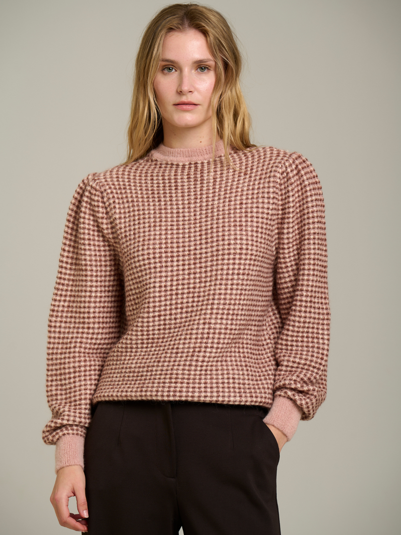 Voir le produit 'Sita Murt Pulls Rose' (en anglais) Sita Murt Pulls Rose