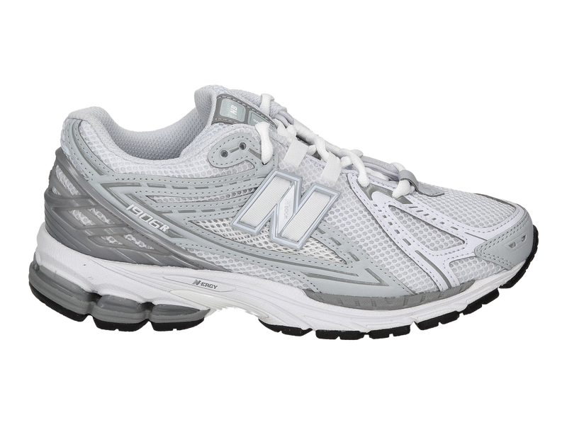 Voir le produit 'New Balance Baskets Argent' (en anglais) New Balance Baskets Argent