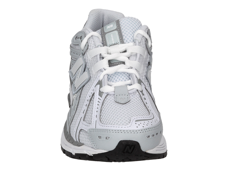 Voir le produit 'New Balance Baskets Argent' (en anglais) New Balance Baskets Argent