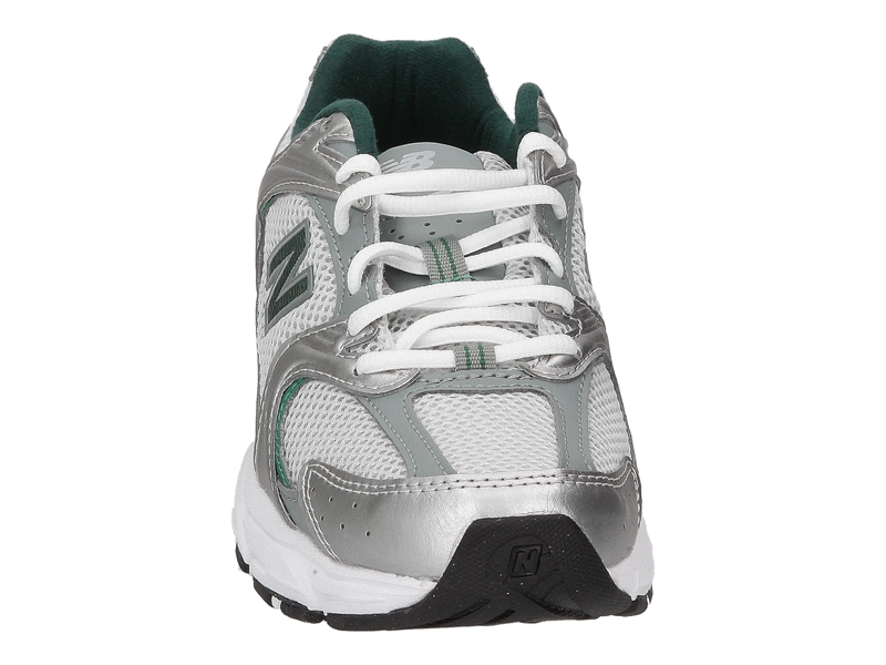 Voir le produit 'New Balance Baskets Argent' (en anglais) New Balance Baskets Argent