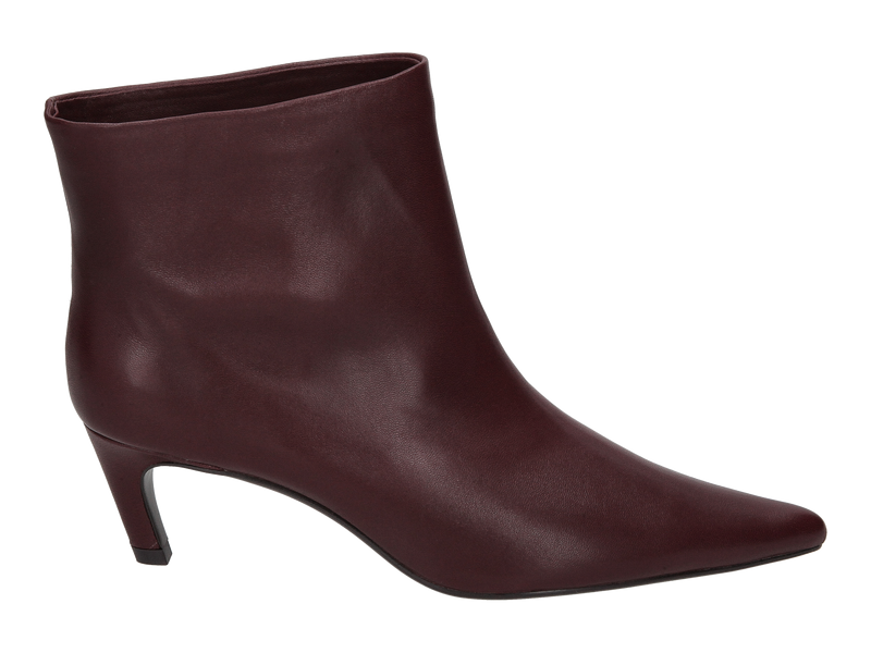 Bekijk product 'Lola Cruz Enkellaarzen Bordeaux' Lola Cruz Enkellaarzen Bordeaux