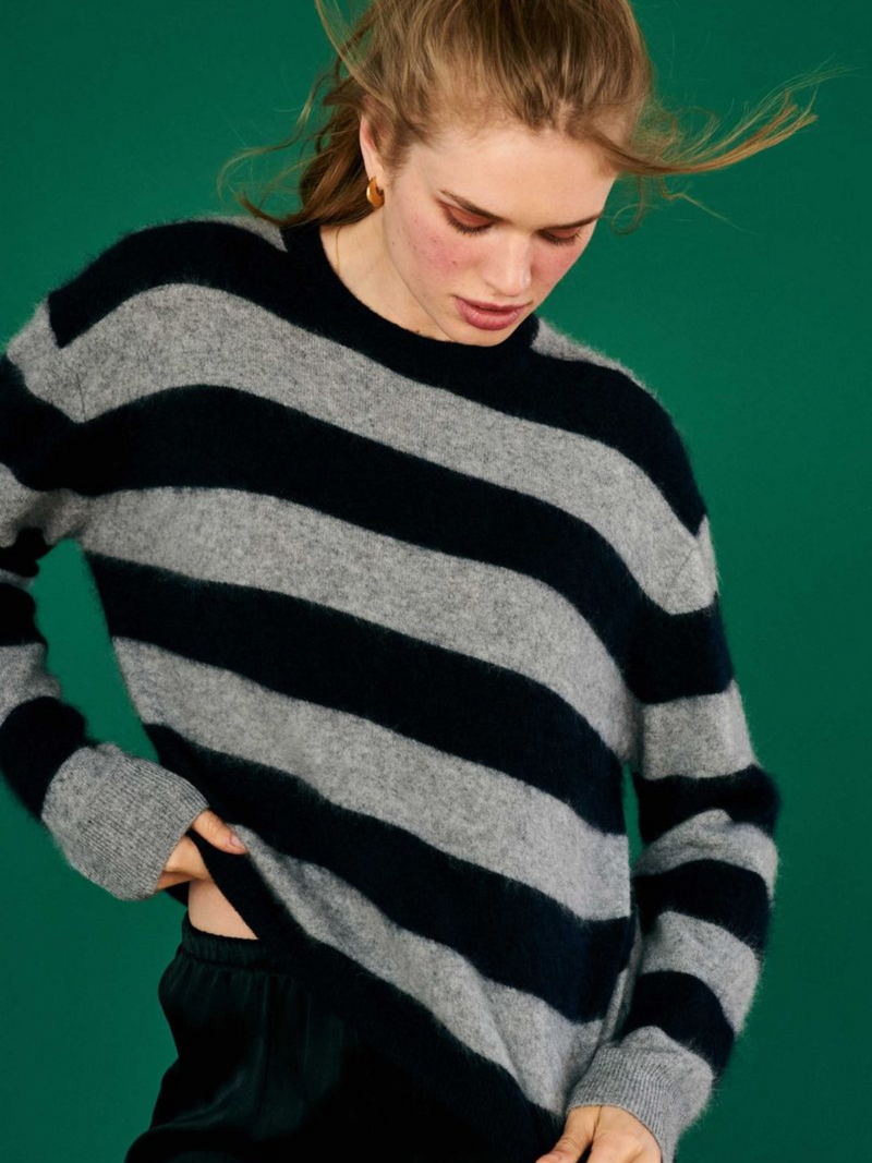 Bekijk product 'Jumper 1234 Truien Zwart' Jumper 1234 Truien Zwart