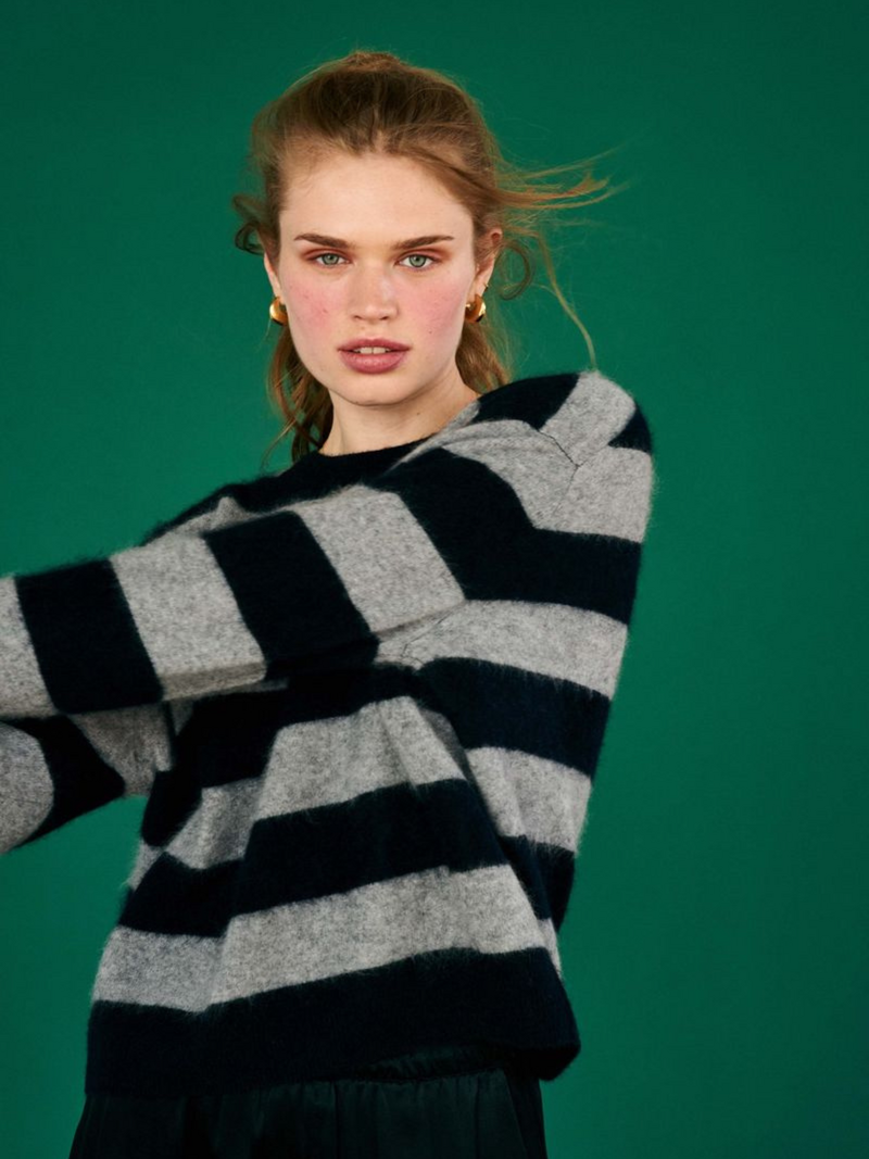 Bekijk product 'Jumper 1234 Truien Zwart' Jumper 1234 Truien Zwart