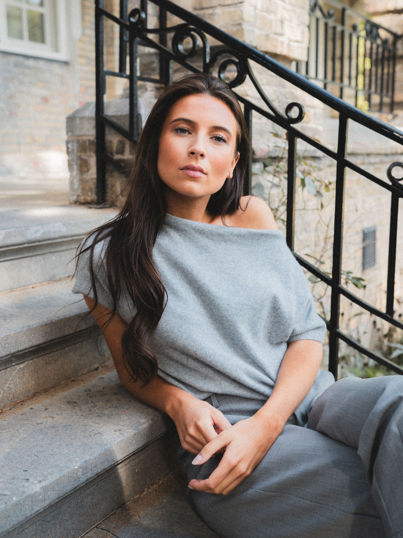 Voir le produit 'Dou Doun Pulls Gris' (en anglais) Dou Doun Pulls Gris