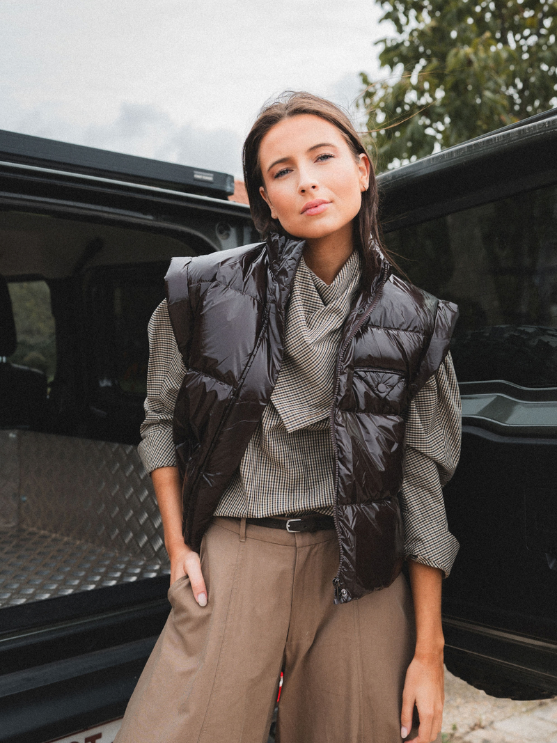 Voir le produit 'Dou Doun Gilets Sans Manches Brun' (en anglais) Dou Doun Gilets Sans Manches Brun