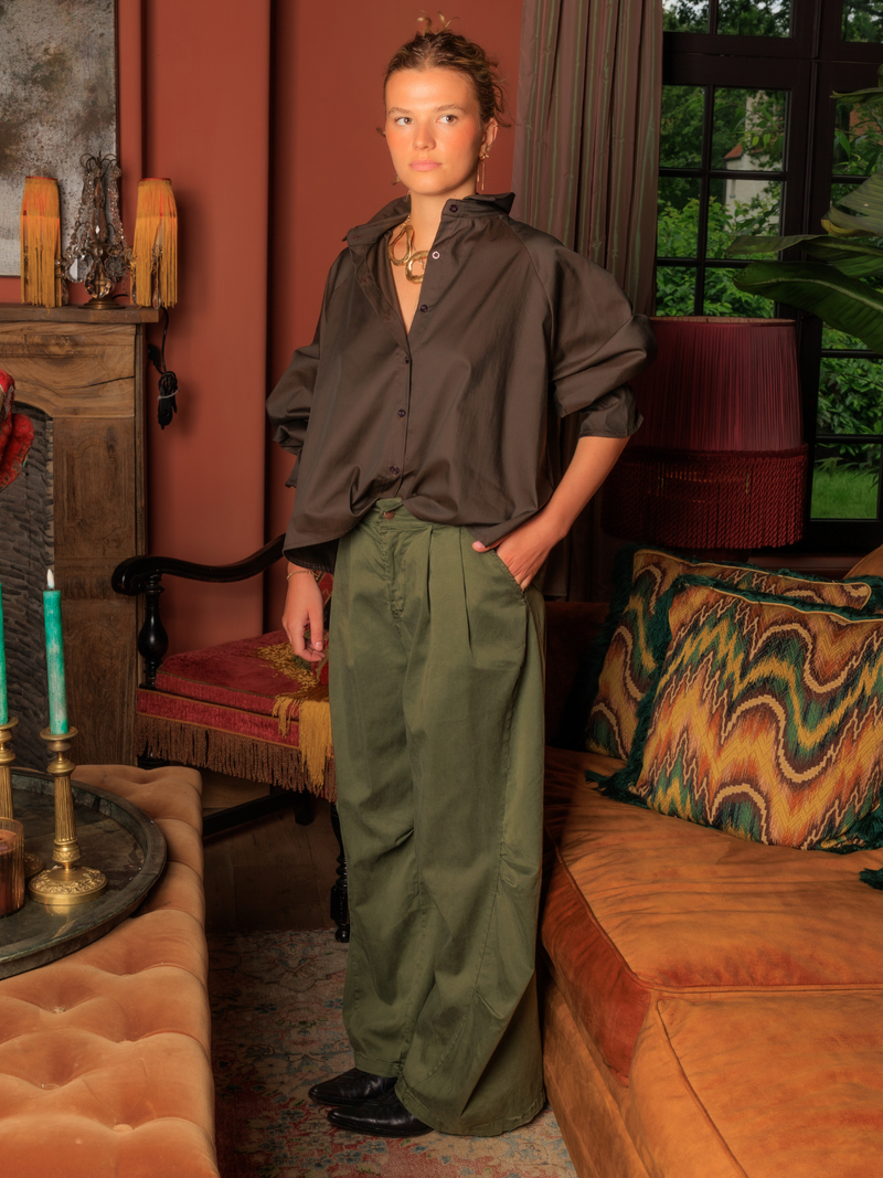 Voir le produit 'Black Rose Pantalons Kaki' (en anglais) Black Rose Pantalons Kaki