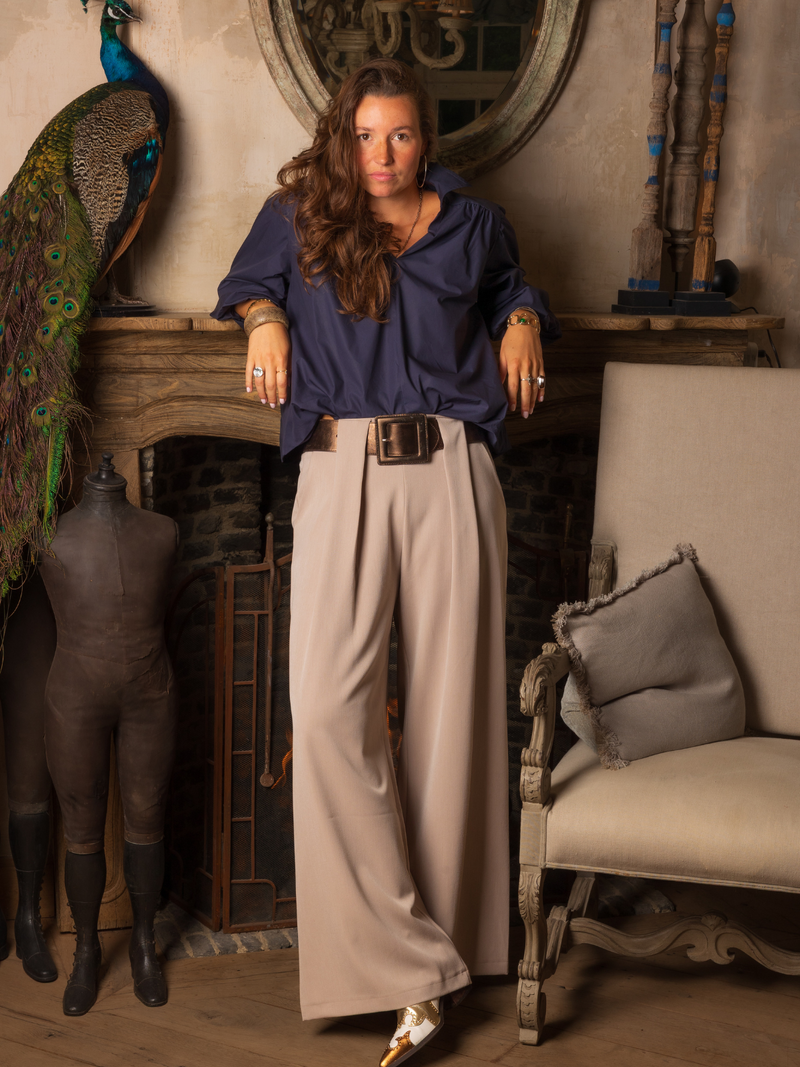 Voir le produit 'Black Rose Pantalons Taupe' (en anglais) Black Rose Pantalons Taupe