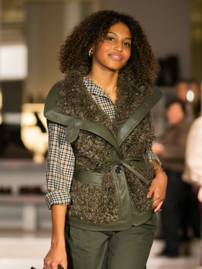 Voir le produit 'Leon & Harper Gilets Sans Manches Kaki' (en anglais) Leon & Harper Gilets Sans Manches Kaki