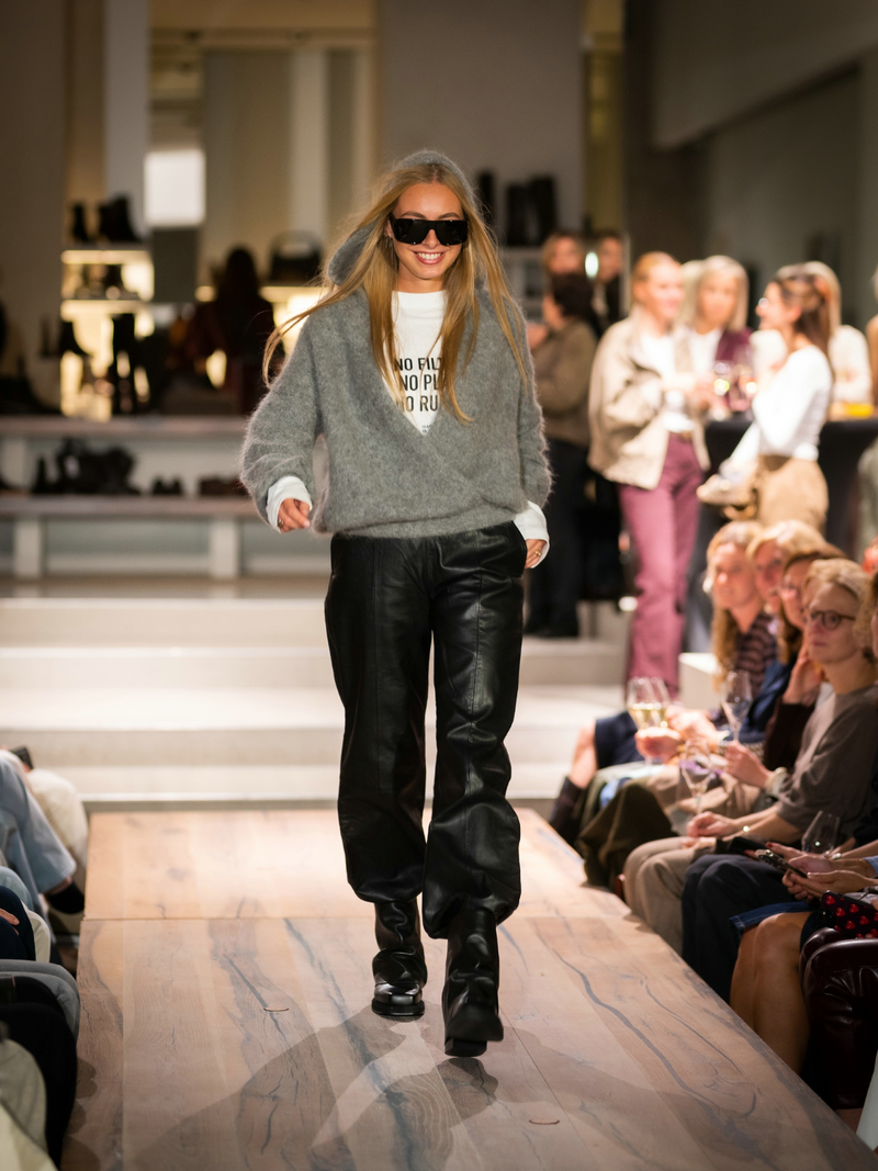 Voir le produit 'Badits Pantalons Noir' (en anglais) Badits Pantalons Noir