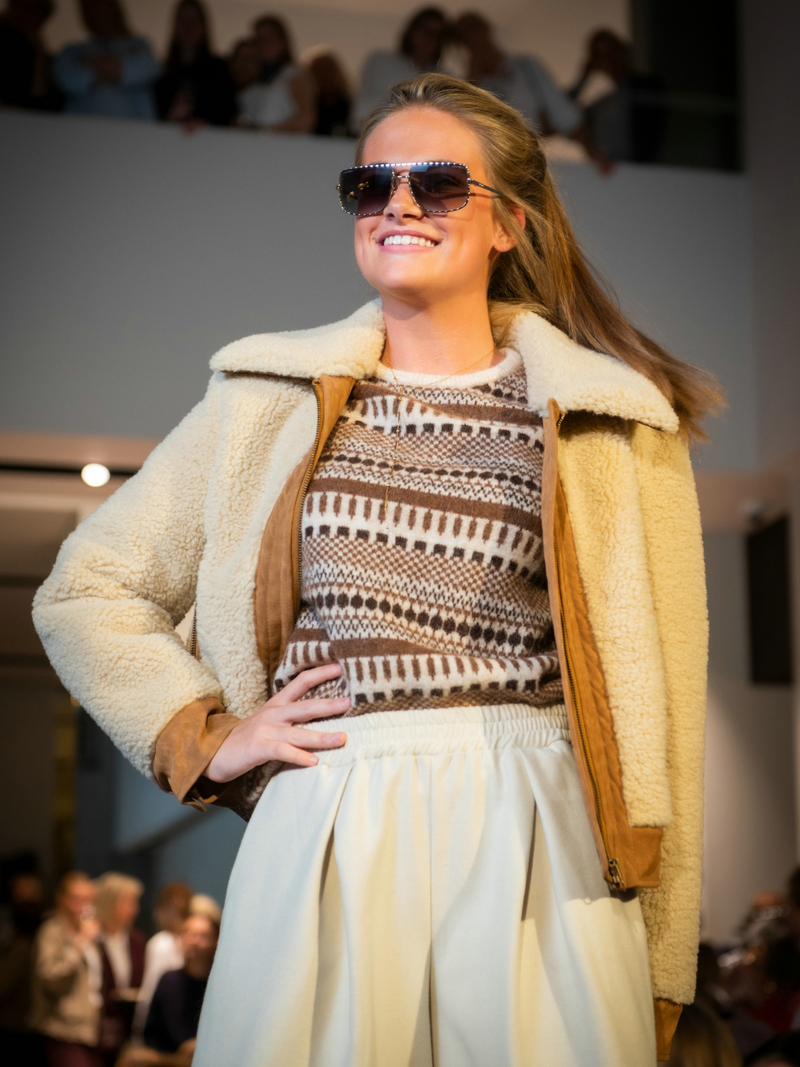 Voir le produit 'Leon & Harper Vestes Cognac' (en anglais) Leon & Harper Vestes Cognac