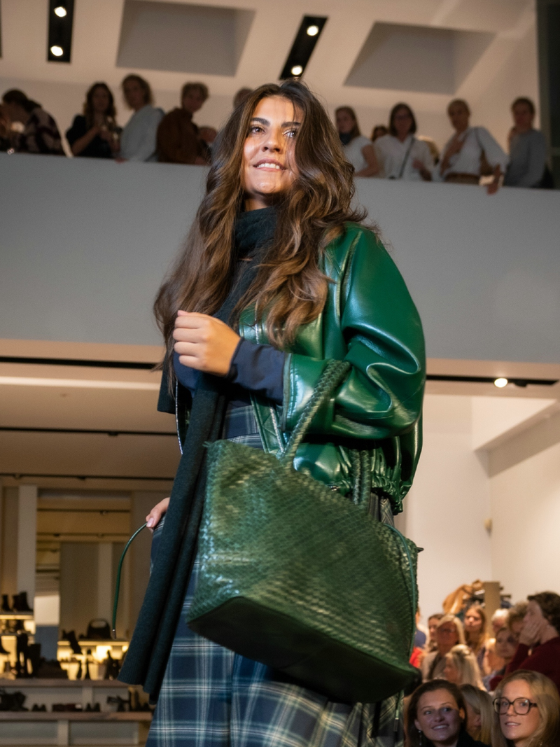 Voir le produit 'Isabelle Blanche Vestes Vert' (en anglais) Isabelle Blanche Vestes Vert