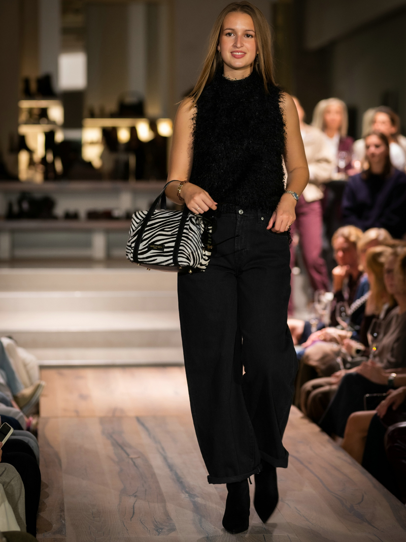 Voir le produit '7 For All Mankind Pantalons Noir' (en anglais) 7 For All Mankind Pantalons Noir