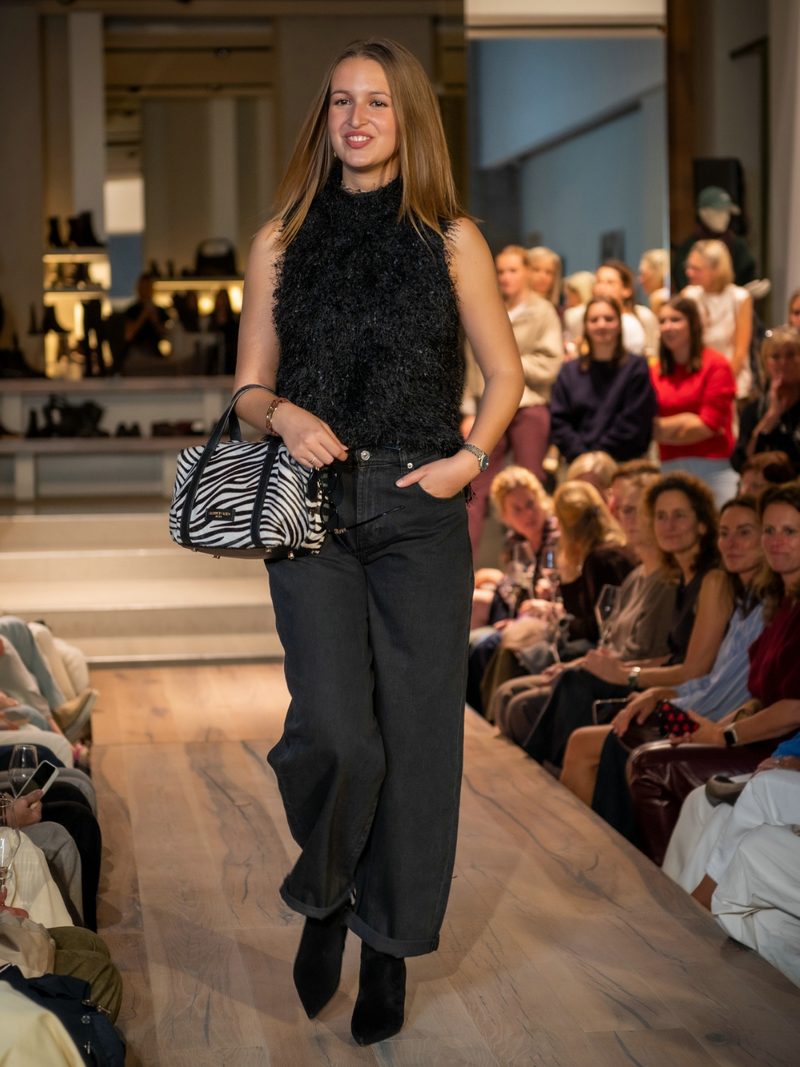 Voir le produit '7 For All Mankind Pantalons Noir' (en anglais) 7 For All Mankind Pantalons Noir